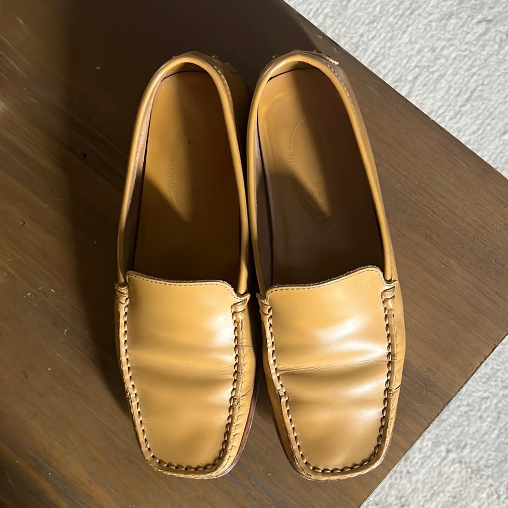Tod's Tan Leather Loafers